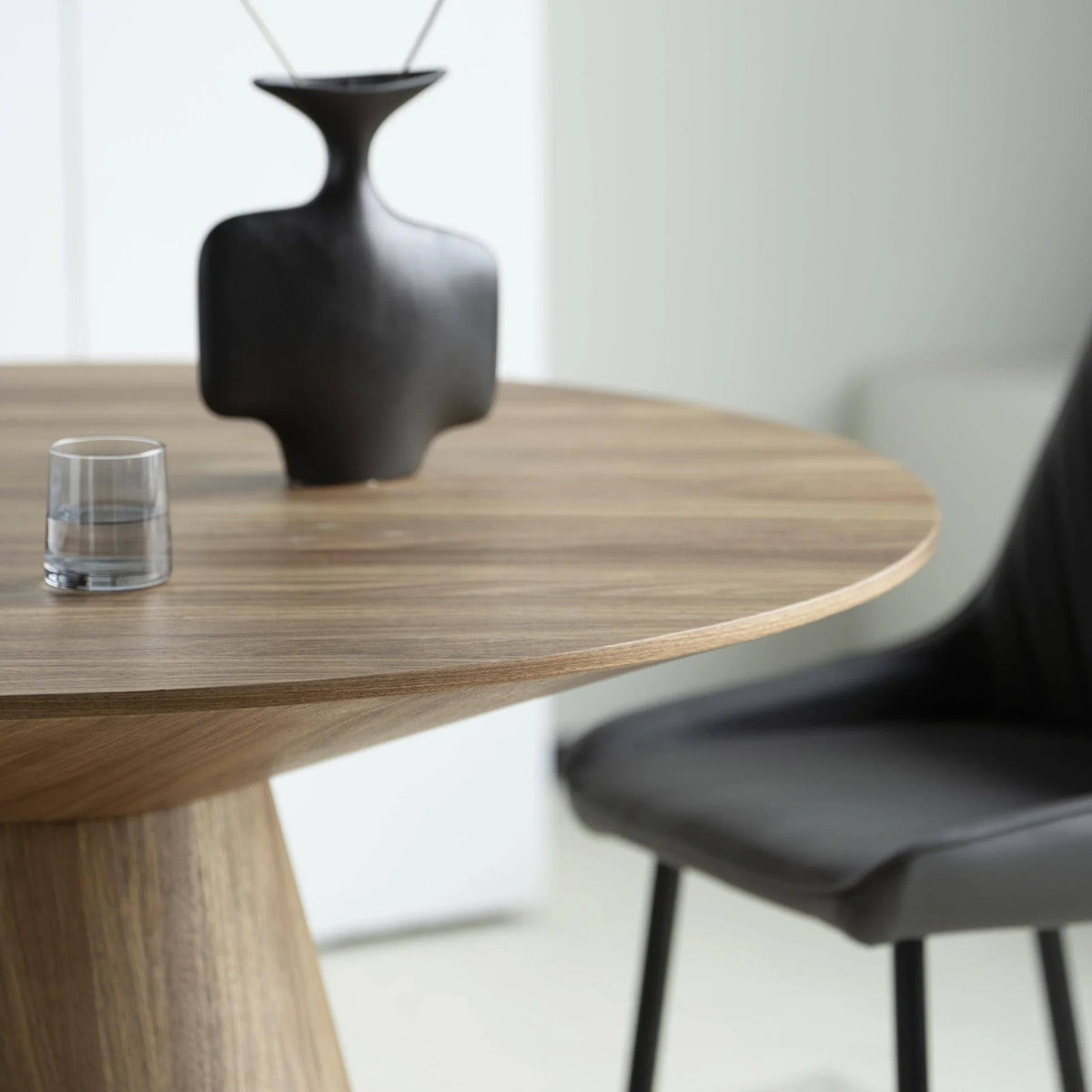 Fynix 47β Round Dining Table with Ash Wood Veneer Top and Pedestal Base - Elax Furniture