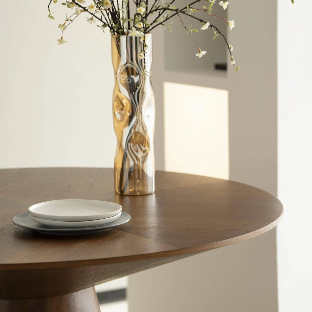 Fynix 47β Round Dining Table with Ash Wood Veneer Top and Pedestal Base - Elax Furniture