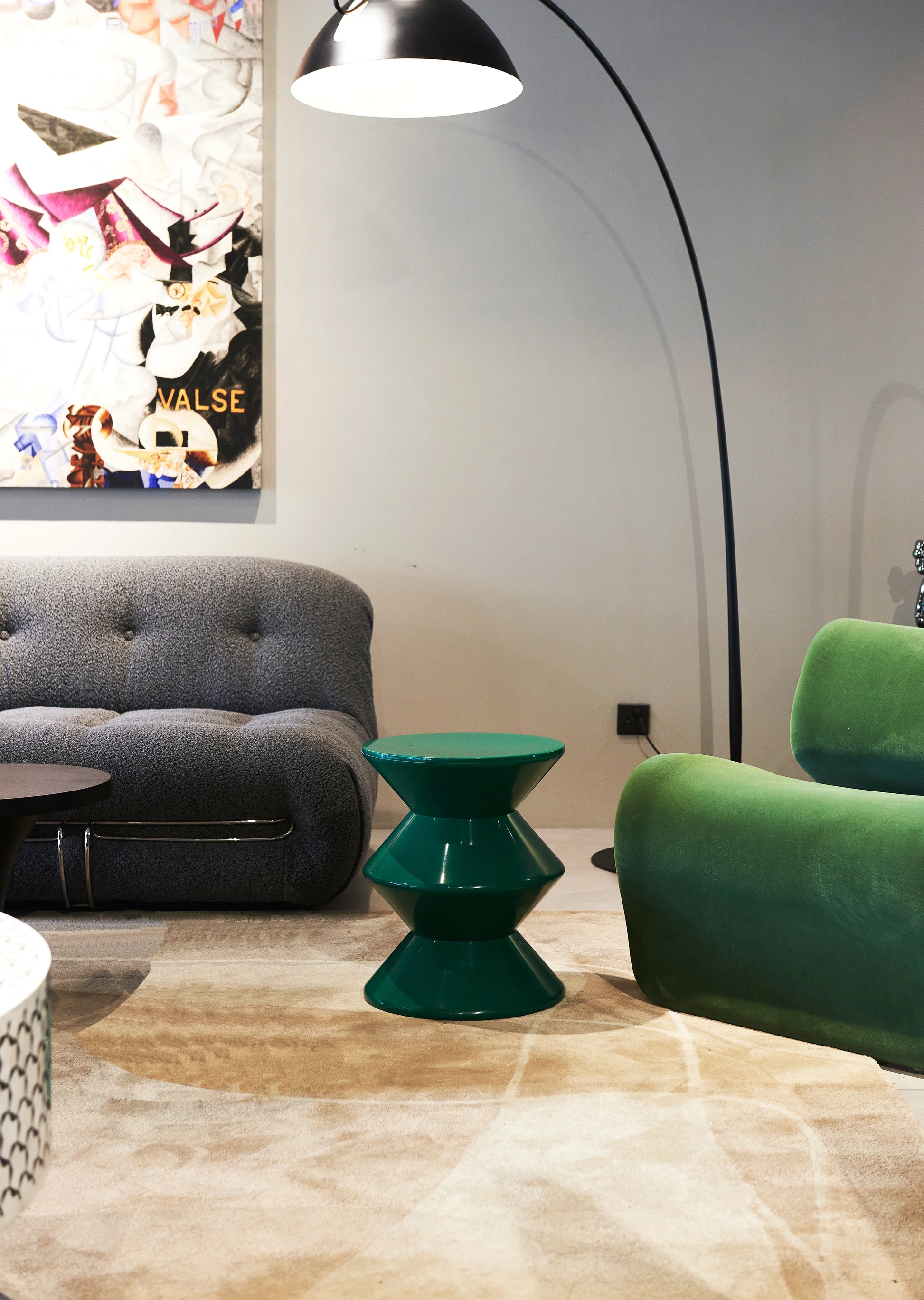 Aura Round Side Table in ABS Plastic With Contemporary Double-Hourglass Design - Elax Furniture